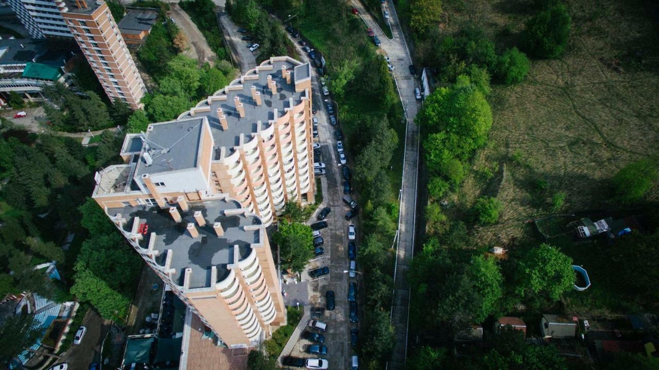 Апартаменты Garsoniera Aleea Trandafirilor Бэиле-Еркулане Экстерьер фото